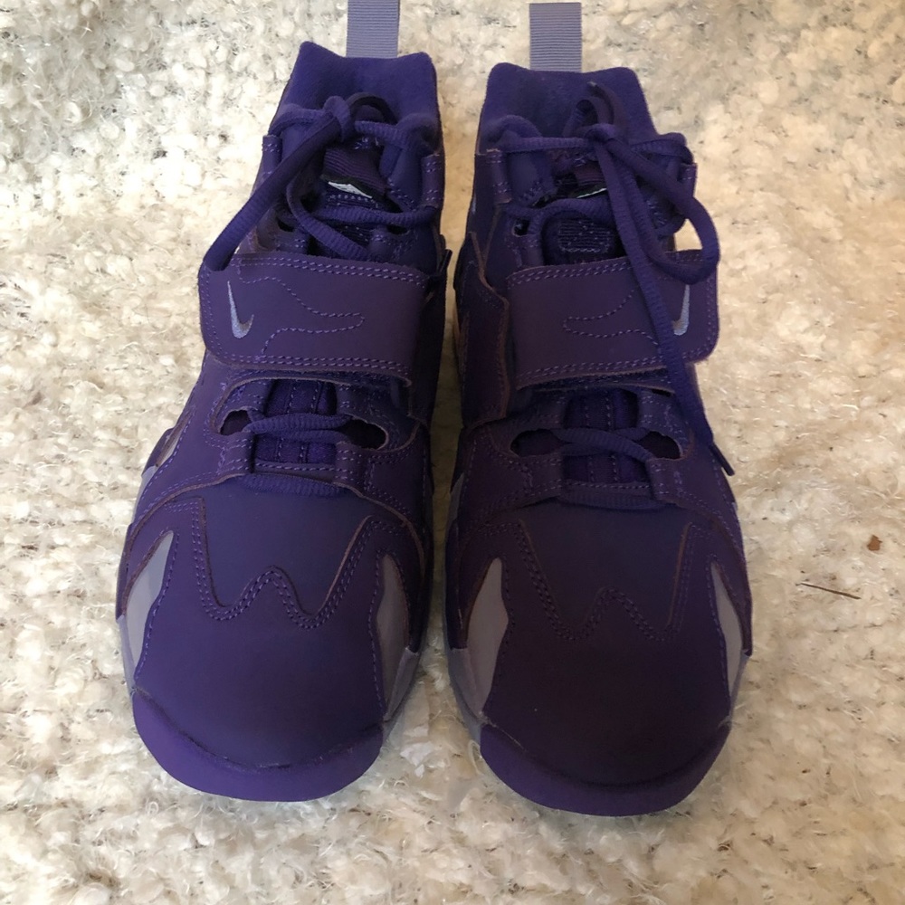 Sneaker - Picture 2 of 3